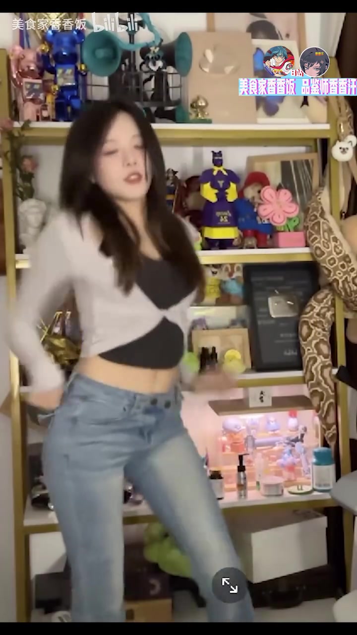 jinnianhui金年会骆歆直播间热舞遭弹幕嫌弃：都是自己人 别跳了！！