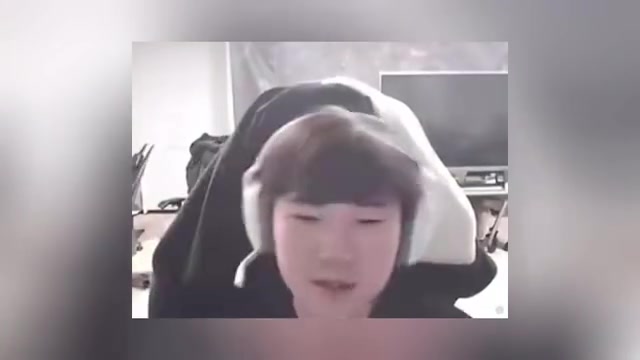 金年会酒店设备出现故障！JKL开播马桶疯狂自动抽搐：什么情况 我去看下