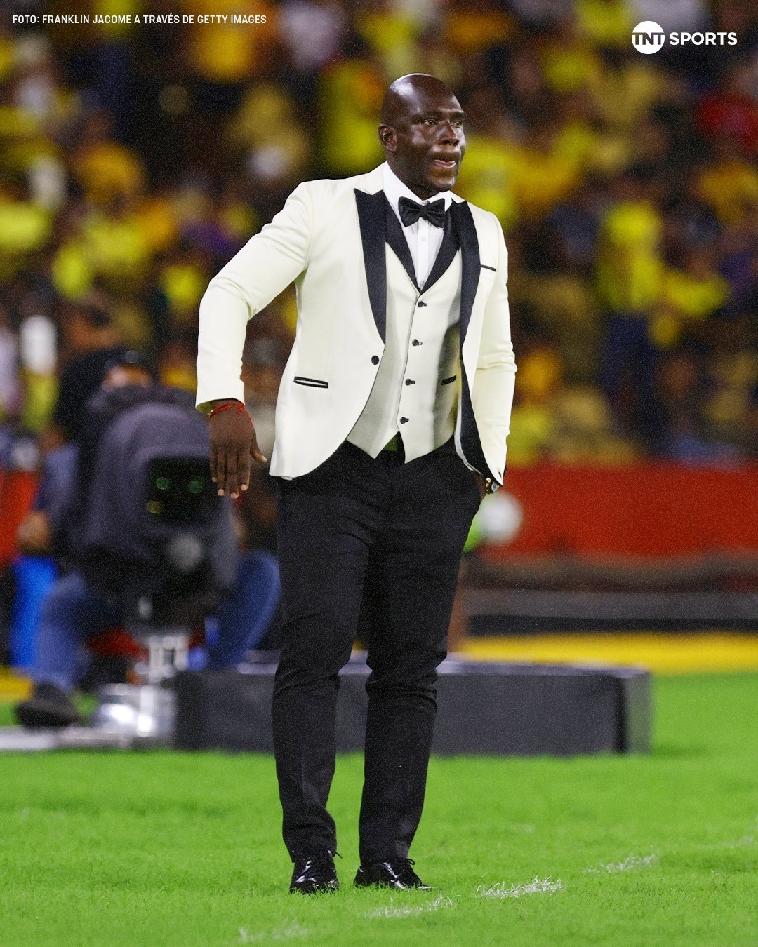 金年会优雅永不过时🤵🏿巴塞罗那竞技推出纪念T恤，致敬礼服主帅