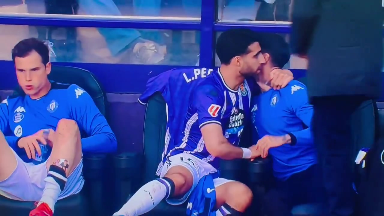 金年会体育大内讧💣发生争执后，巴拉多利德球员在替补席拳打队友