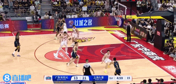 金年会金字招牌诚信至上艰难止血！徐杰侧翼三分颠进篮筐 帮助广东咬住比分