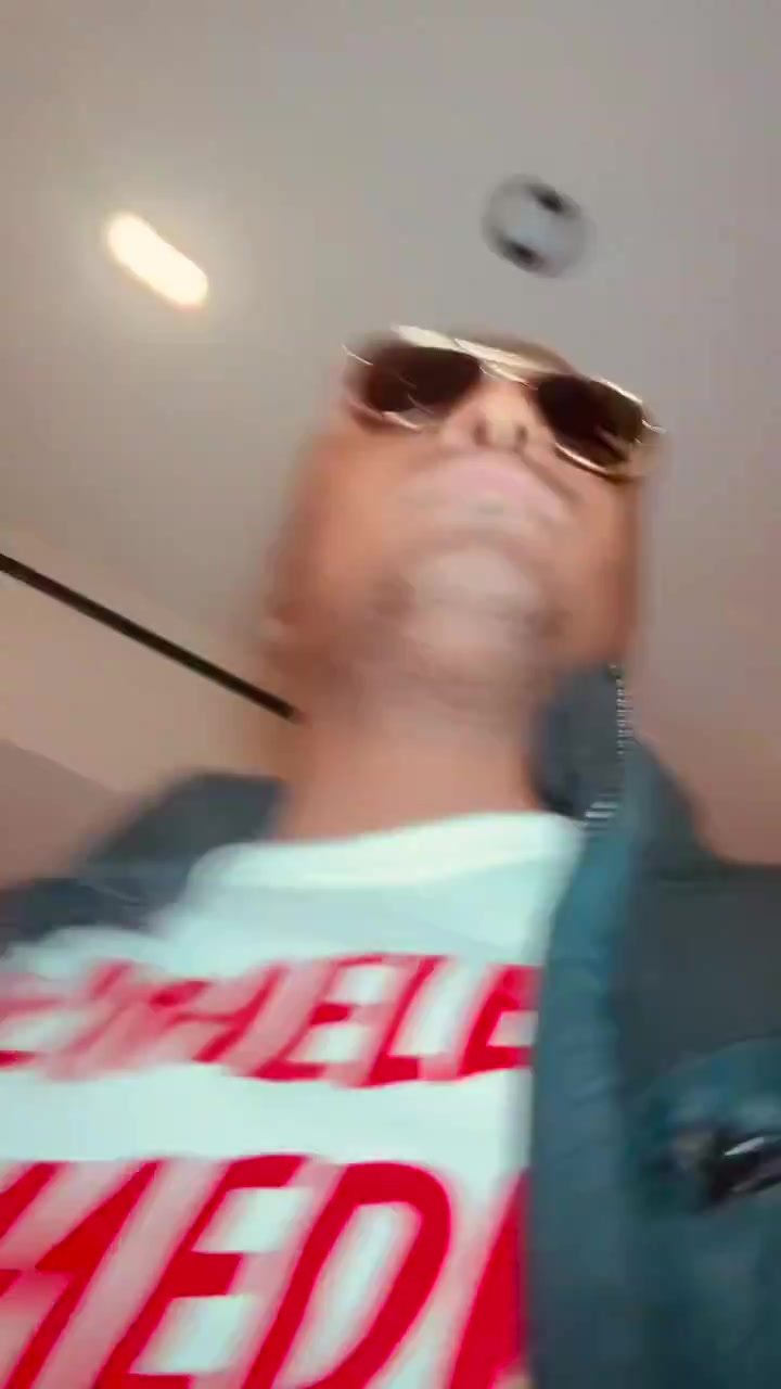 金年会金字招牌信誉至上🤢碰瓷？被德罗赞揍的男子连发18条推文📕疯狂宣传他的新书